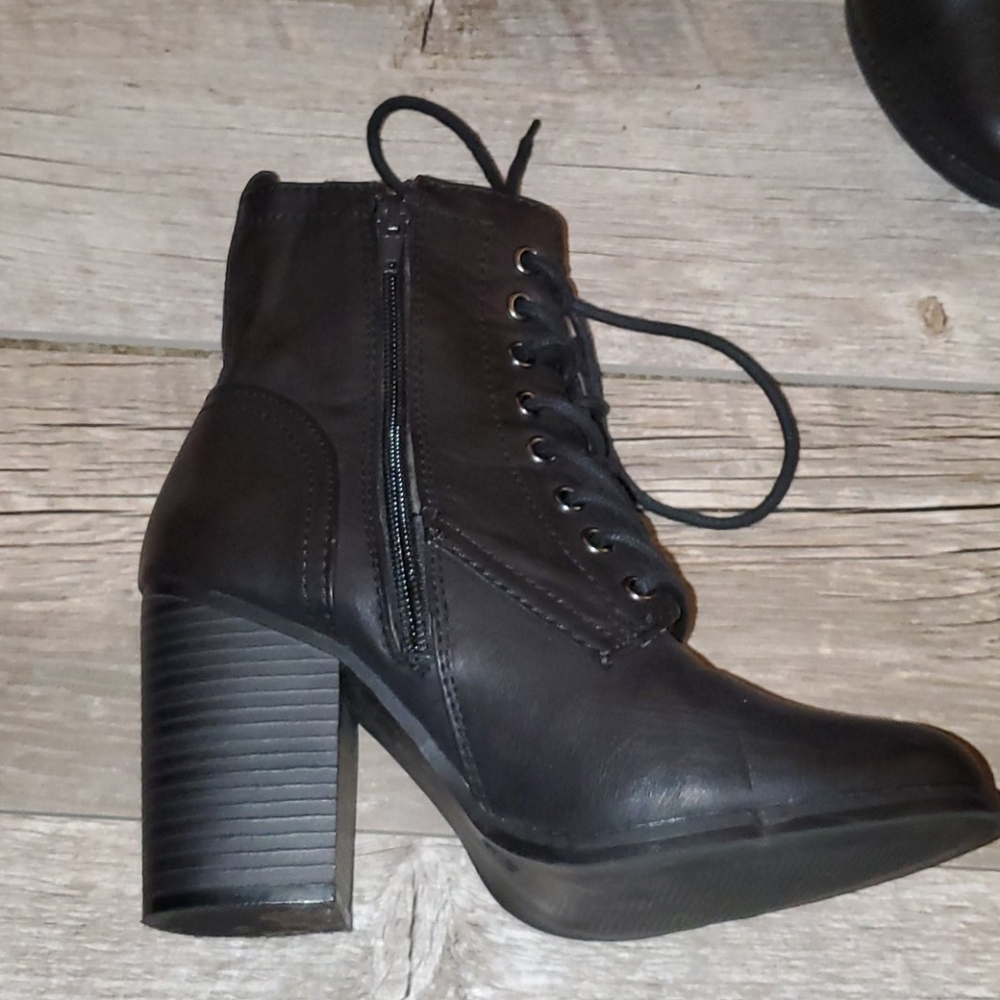 Candies Boots - Picture 2 of 6